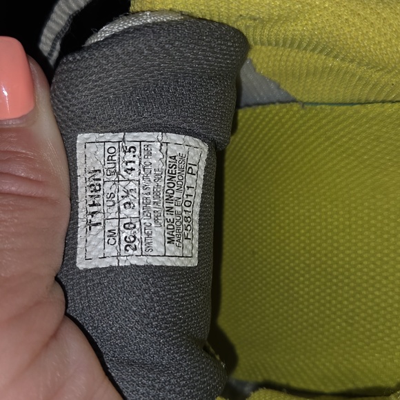 ASICS Size 9.5 - Picture 5 of 5